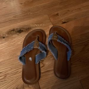 Size 7 Nautica blue Jean sandals.